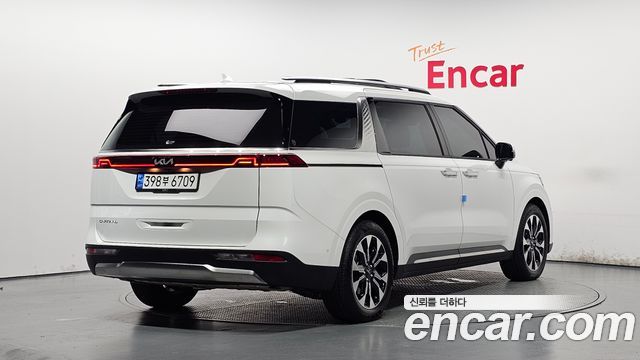 Kia Canival 2023 — photo 2