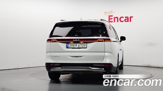 Kia Canival 2023 — photo 4