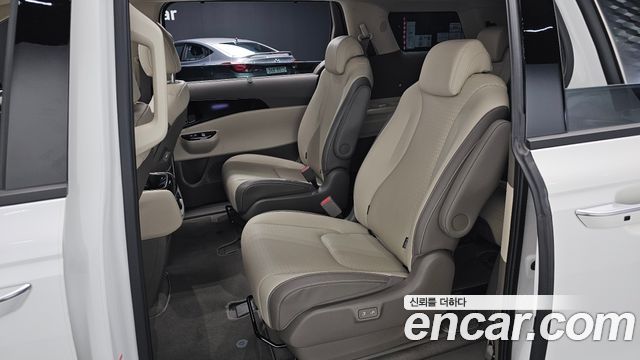 Kia Canival 2023 — photo 12