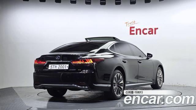 Lexus LS 2018 — photo 2