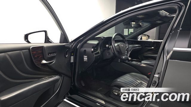 Lexus LS 2018 — photo 10