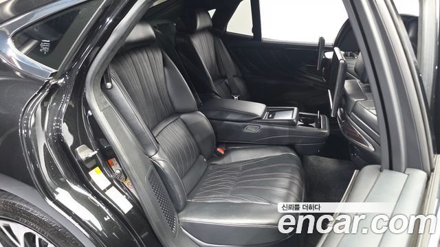 Lexus LS 2018 — photo 12