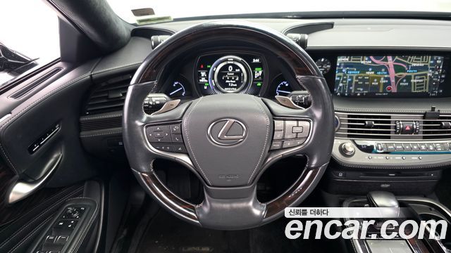 Lexus LS 2018 — photo 13