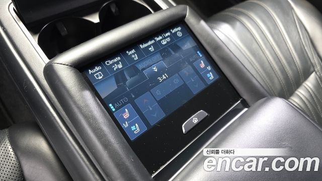 Lexus LS 2018 — photo 20