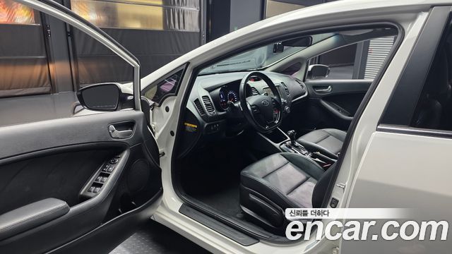 Kia K3 2016 — photo 10