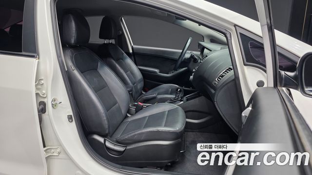 Kia K3 2016 — photo 11