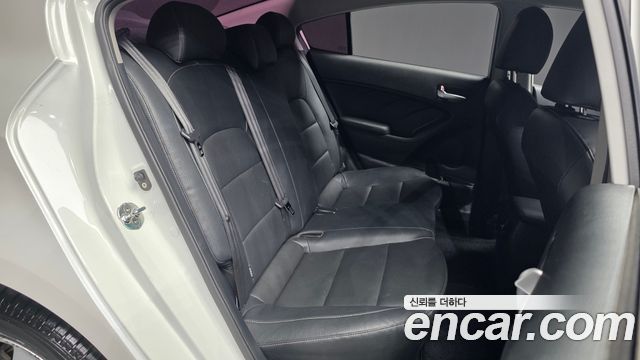 Kia K3 2016 — photo 12