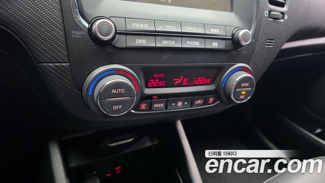 Kia K3 2016 — photo 16