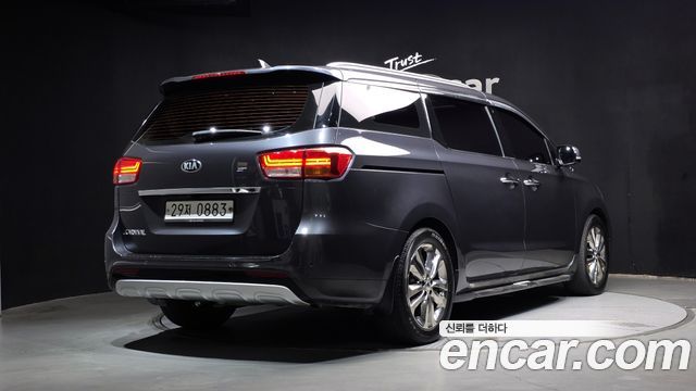 Kia Canival 2016 — photo 2