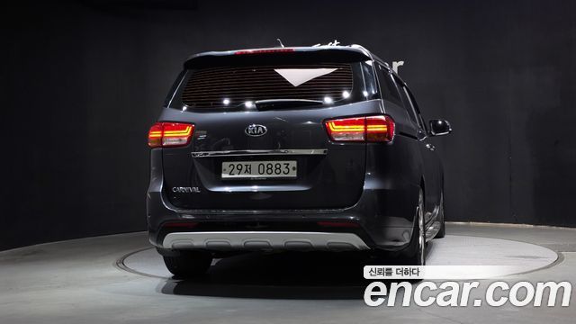 Kia Canival 2016 — photo 4