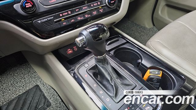 Kia Canival 2016 — photo 9