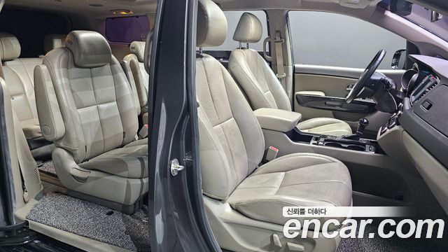 Kia Canival 2016 — photo 11