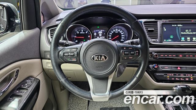 Kia Canival 2016 — photo 13
