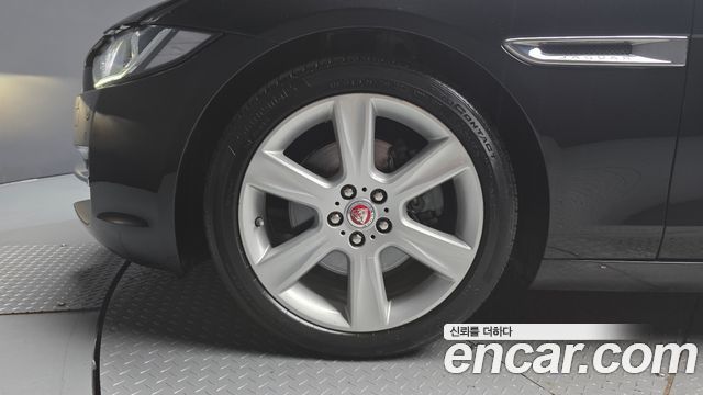 Jaguar XE 2016 — photo 5