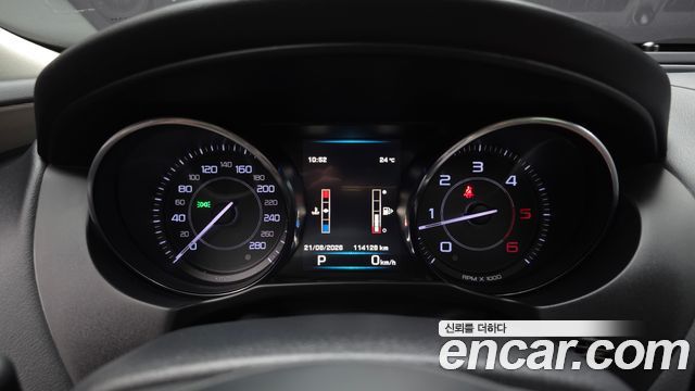 Jaguar XE 2016 — photo 8