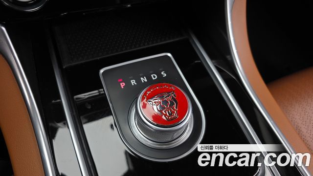 Jaguar XE 2016 — photo 9