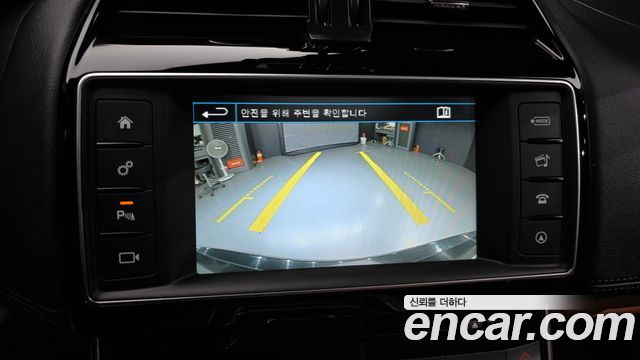 Jaguar XE 2016 — photo 15
