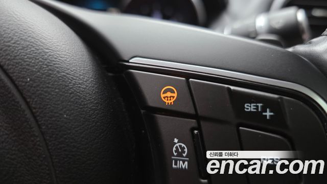 Jaguar XE 2016 — photo 17