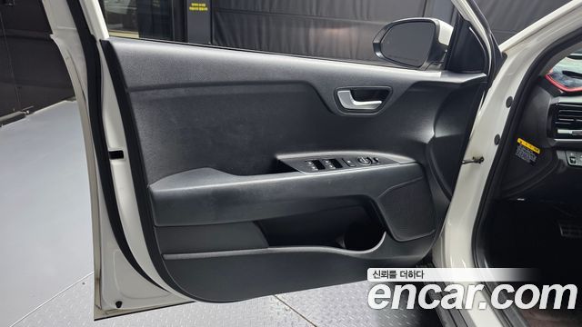 Kia Stonic 2018 — photo 14