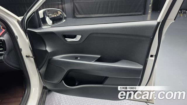 Kia Stonic 2018 — photo 15