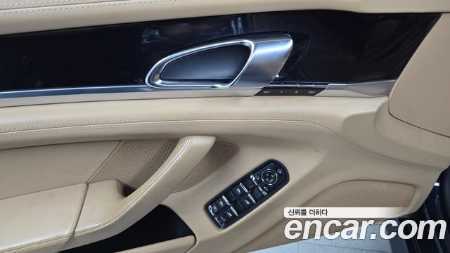 Porsche Panamera 2011 — photo 23