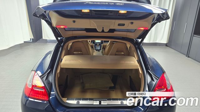 Porsche Panamera 2011 — photo 30