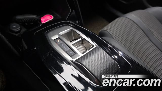 Peugeot 2008 2023 — photo 12