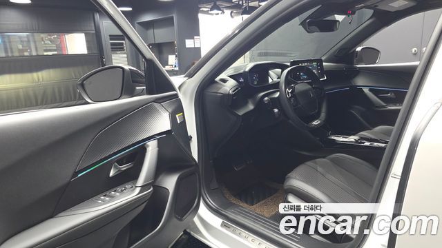 Peugeot 2008 2023 — photo 13