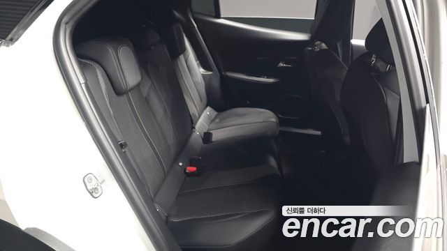 Peugeot 2008 2023 — photo 17
