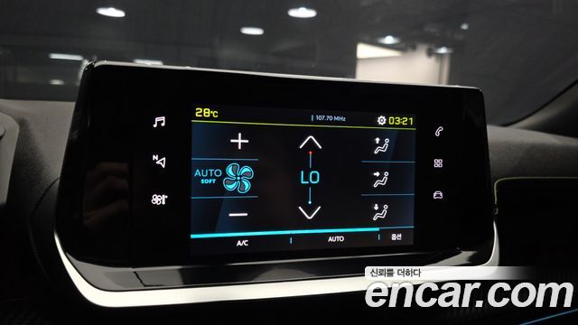 Peugeot 2008 2023 — photo 23