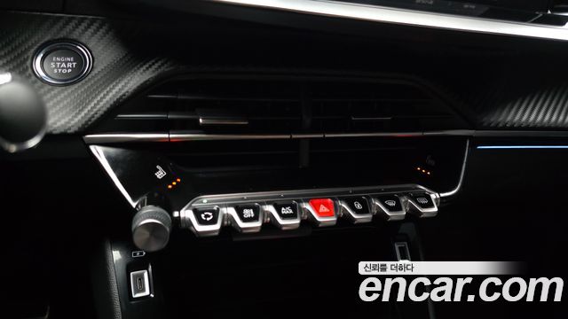 Peugeot 2008 2023 — photo 25