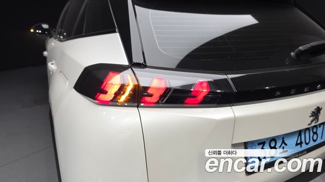 Peugeot 2008 2023 — photo 9