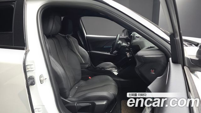 Peugeot 2008 2023 — photo 16