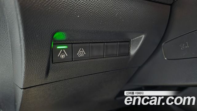 Peugeot 2008 2023 — photo 27