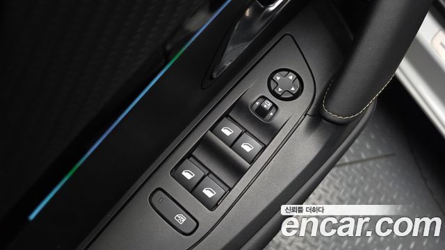 Peugeot 2008 2023 — photo 28