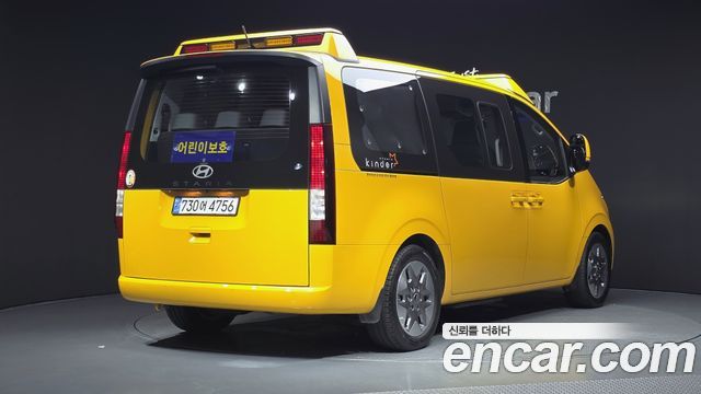 Hyundai Staria 2025 — photo 2