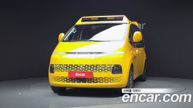 Hyundai Staria 2025 — photo 3