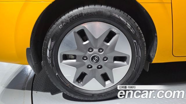 Hyundai Staria 2025 — photo 5