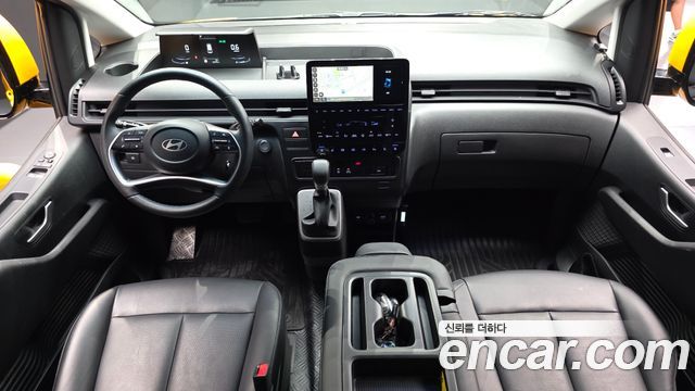 Hyundai Staria 2025 — photo 10