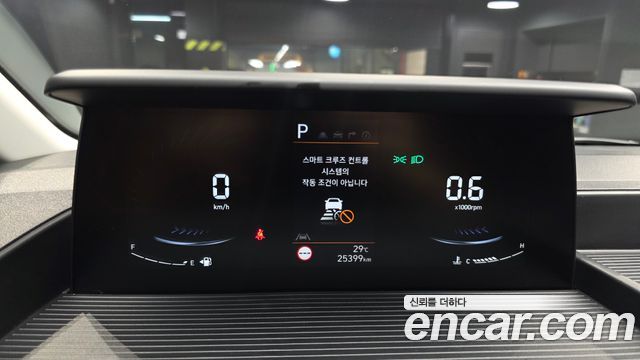 Hyundai Staria 2025 — photo 11