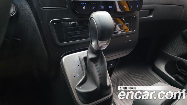 Hyundai Staria 2025 — photo 12