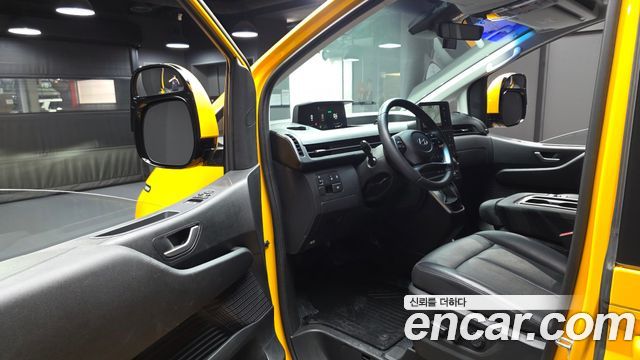 Hyundai Staria 2025 — photo 13