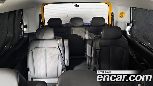 Hyundai Staria 2025 — photo 19