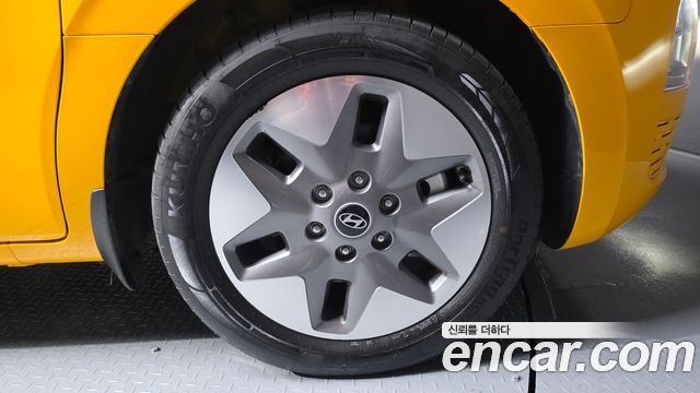 Hyundai Staria 2025 — photo 7