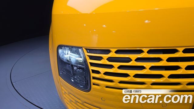 Hyundai Staria 2025 — photo 8