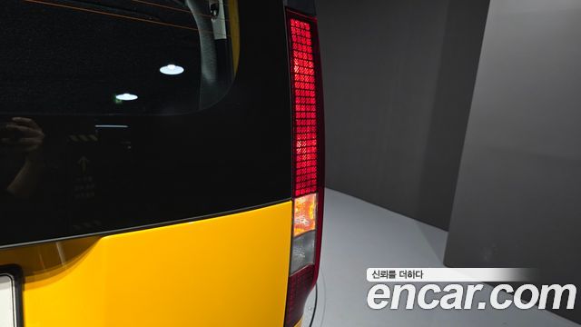 Hyundai Staria 2025 — photo 9
