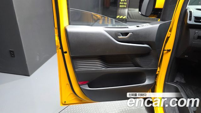 Hyundai Staria 2025 — photo 14