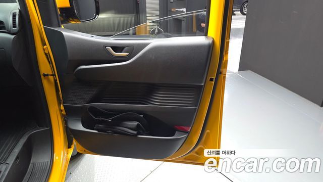 Hyundai Staria 2025 — photo 15