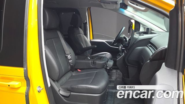 Hyundai Staria 2025 — photo 16