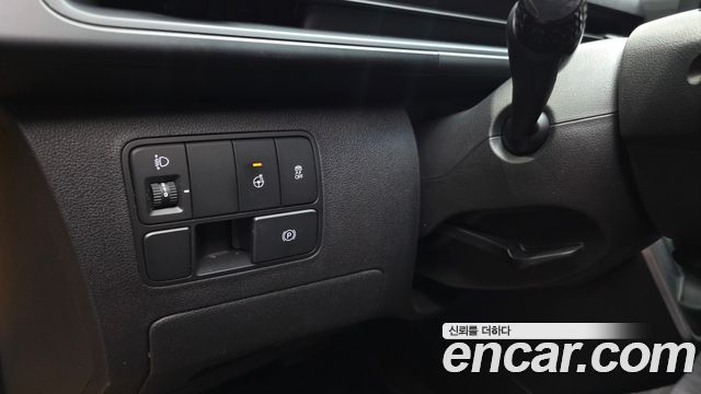 Hyundai Staria 2025 — photo 31